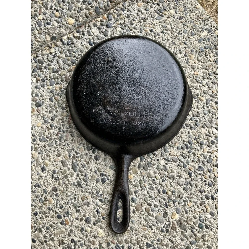 Wagner Ware Unmarked No. 5 B Cast Iron Skillet Made in USA 8